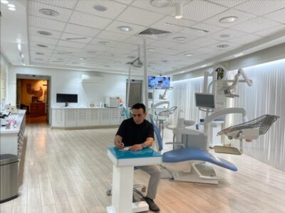 کمک یک میلیارد و هشتصد میلیون ریالی دندان پزشک شهر جناب آقای سخنور