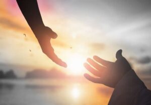 آزادی یکی از محکومین جرائم غیر عمد استان توسط زوج خیر اراکی
